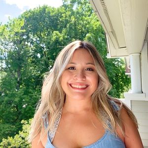 Meet your Posher, Simone